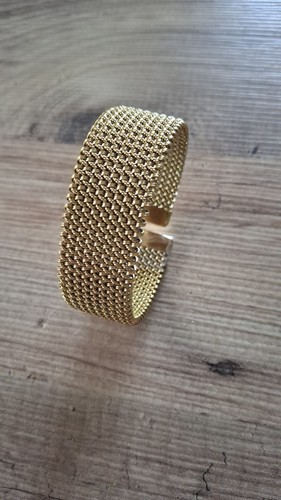 Gold tone solid mesh style - solid,