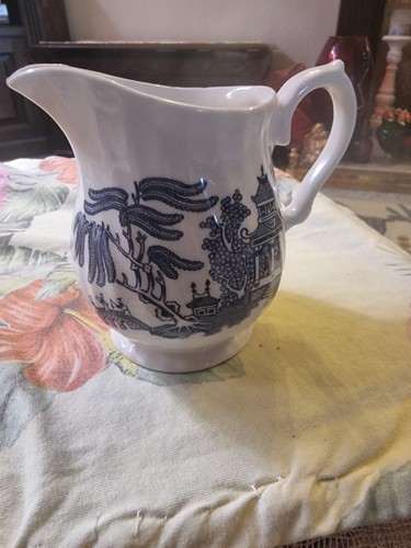 Blue willow pattern porcelain