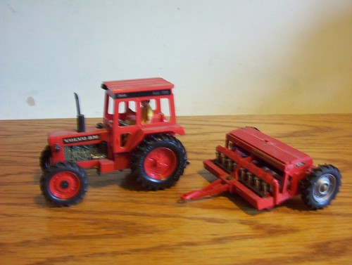 Britains vintage farm volvo - britains,