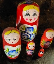 Wooden Russian Nesting Dolls Matryoshka 5 Piece Set Hand Painted Vintage Bright