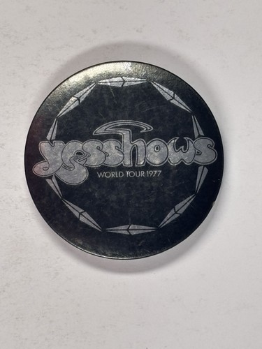 Yes tour badge original - yes,