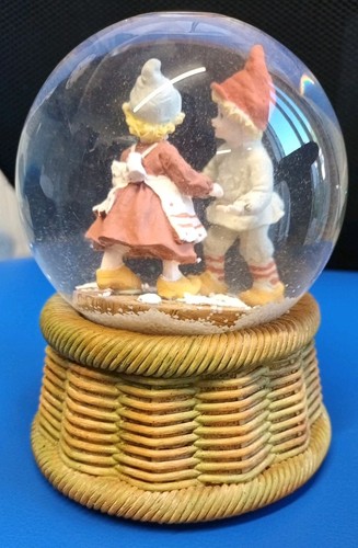 Musical snow globe - globe, dutch