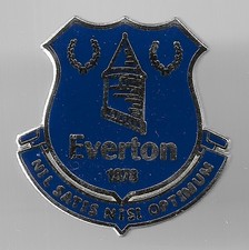 Everton FC Enamel Football Pin Badge  (ref: W&W001)