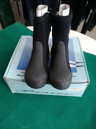 Hard soled neoprene zipped