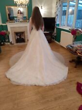 wedding dress size 6 never worn. Made by sottero and midgley. Detachable belt 