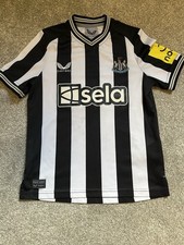 Boys Newcastle United strip Age 10-11