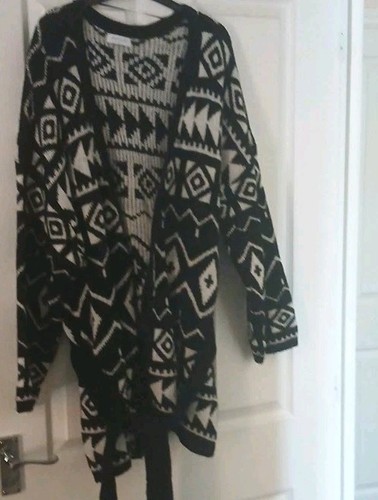 Papaya black white geometric - papaya,