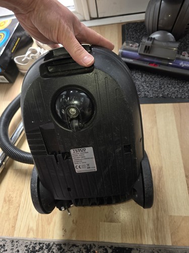 Tescos vc010 vacuum cleaner - tescos,