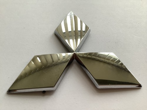 Mitsubishi triangle badge logo - mitsubishi,