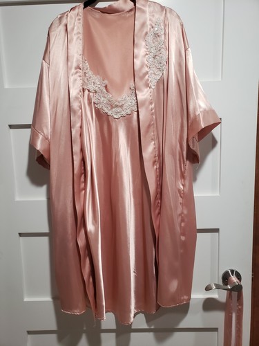 Petra fashions peach satin - xl,