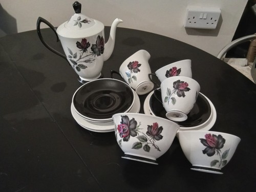 Royal albert masquerade bone - albert,