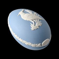 WEDGWOOD Jasperware Handcrafted Egg Shaped Trinket Box '84 Feat. Lapwing Bird