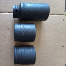 HALFORDS  SOCKETS BLACK RANGE  1 x 30 mm  2 x 33 mm