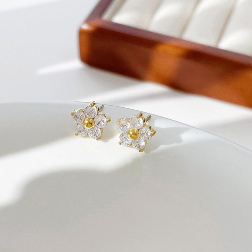 Five petal daisy - daisy, stud