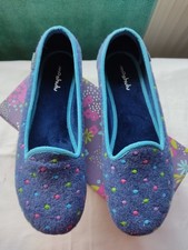 MOSHULU ladies slippers size 9
