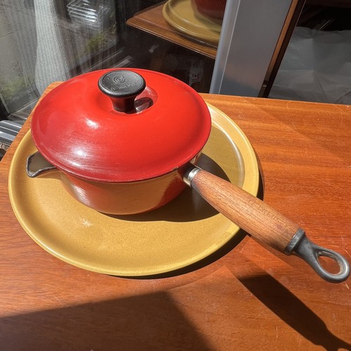 Vintage creuset red - red, cast
