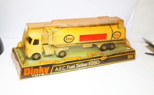 Dinky 945 aec fuel tanker - aec, esso