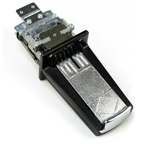 Coin acceptor for - for, billiard