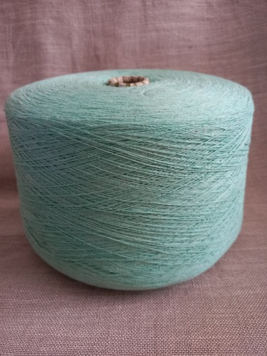 Machine knitting yarn