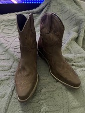 Ladies Brown Embroidered Short Cowboy Boots Size 7.5 Narrow Ankle