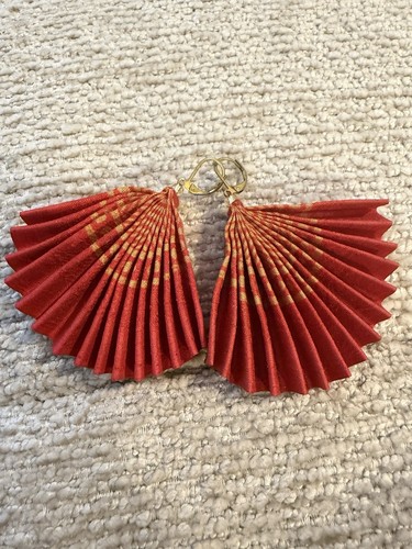 Pleated earrings was a - pleated,