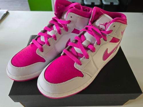 Nike air jordan mid - 1,
