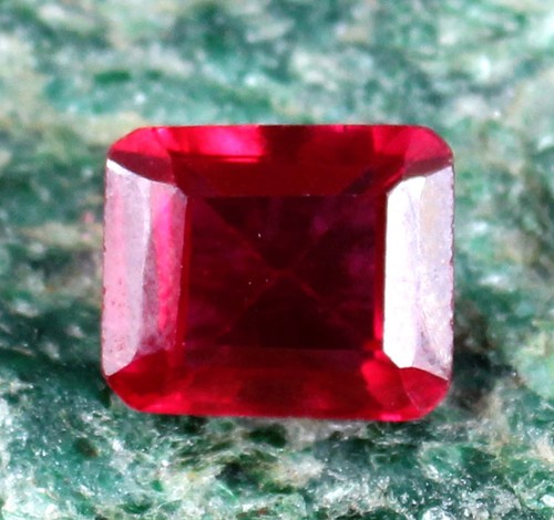 Beryl bixbite red emerald - beryl,