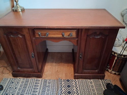 Dark wood executive desk brown - dark,