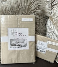 LOVELY KYLIE MINOGUE