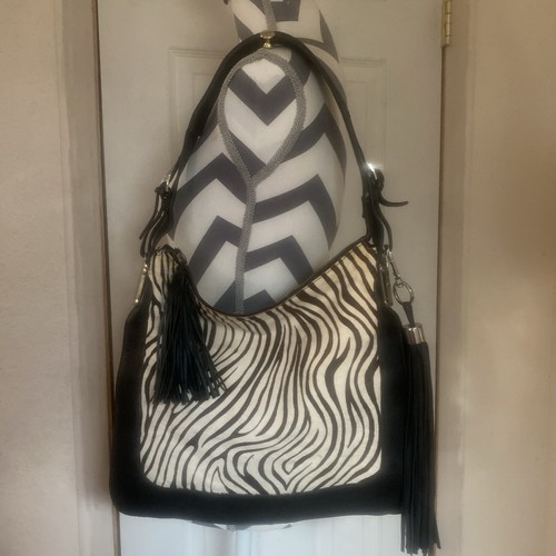 Leticia zebra striped - zebra, hair