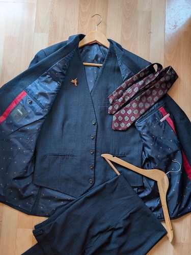 Burton three piece - 🔥, suit