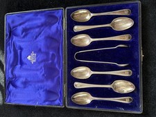 Cased set of 6 solid silver tea spoons & tongs  London 1905 