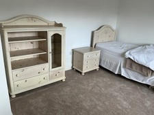 bedroom furniture set 