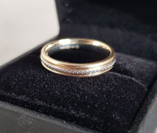 Modern 18ct yellow gold - 18ct,