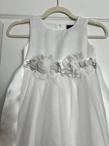 Chantilly place white flower - chantilly,