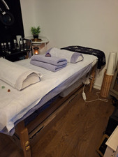 Professional Spa,massage Couch With Memory Foam, Head Cradle And Arm Rest. 