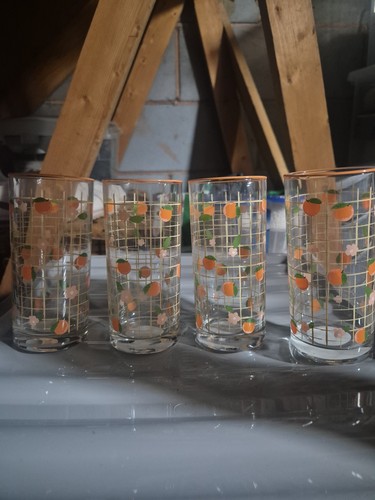 Orange flower drinking - 4x,