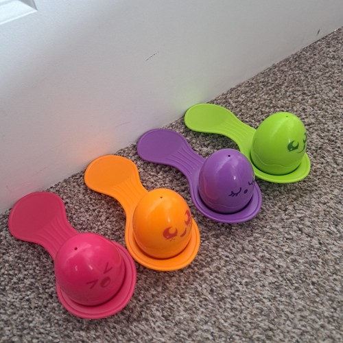 Tomy hide squeak - squeak, egg