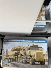 Hobbyboss  85502 1/35 M1070 Truck Tractor&M1000 HET Semi-Trailer Model Kit Car