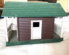 SCALEXTRIC Entrance Building