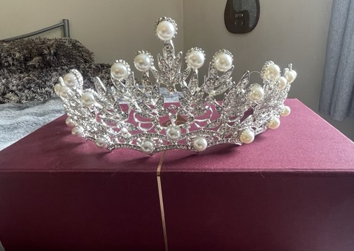 Pretty pearl crystal wedding - &,