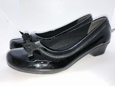 K by Clarks Black shoes Size 4.5 Memory Foam in Very Good Condition