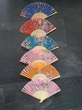 10 x FANS CHINESE JAPANESE GEISHA FANCY DRESS PASTEL FLOWER COSTUME FANS 26cm UK