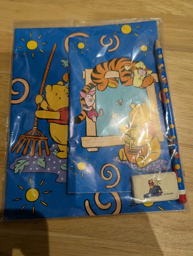 Winnie the pooh and friends - pooh,