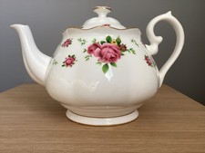 Royal Albert New Country Roses Vintage Design Teapot White Bone China
