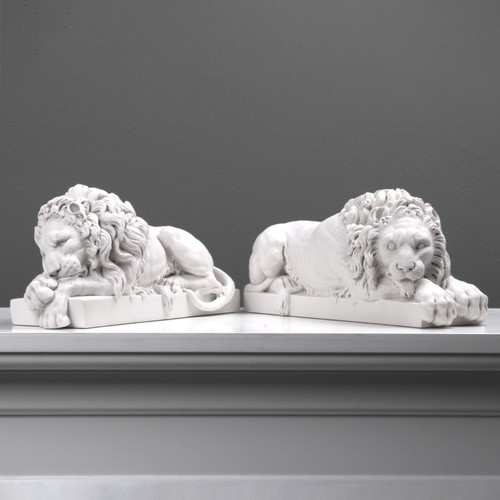 Canova lions statues in - -,