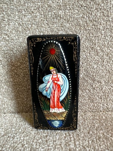 Lacquer trinket box possibly - box,