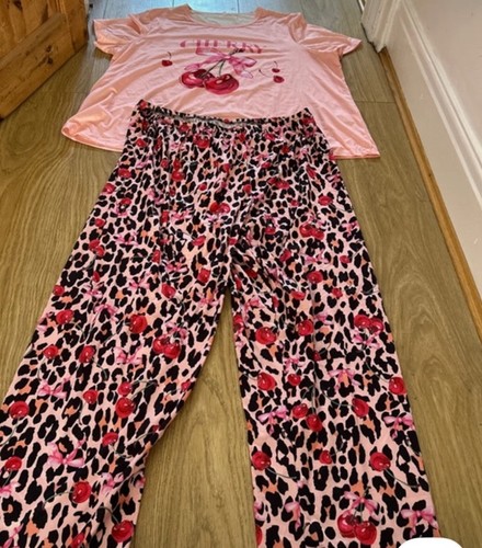 Pairs ladies pjs - of,