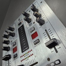 Behringer VMX100  professional 2-channel DJ mixer