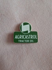 AGRICASTROL TRACTOR OIL RARE PLASTIC VERSION 1950’s PIN BADGE GOOD WELL USED CON